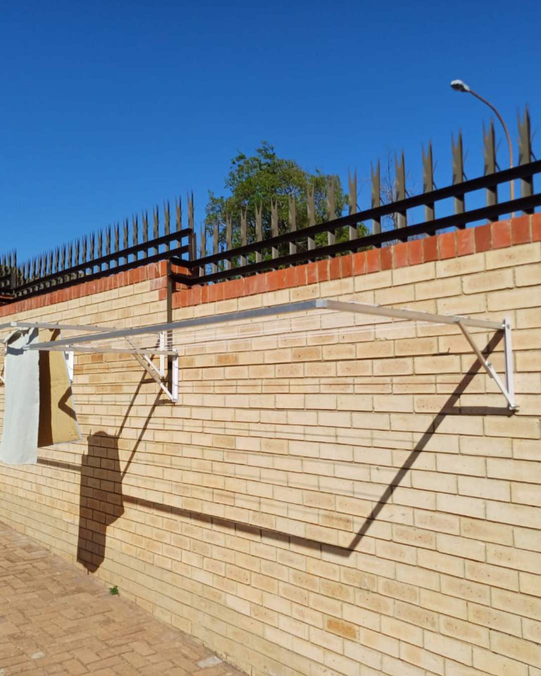 Close-up of Snappy Washing Line with nylon basket braid lines